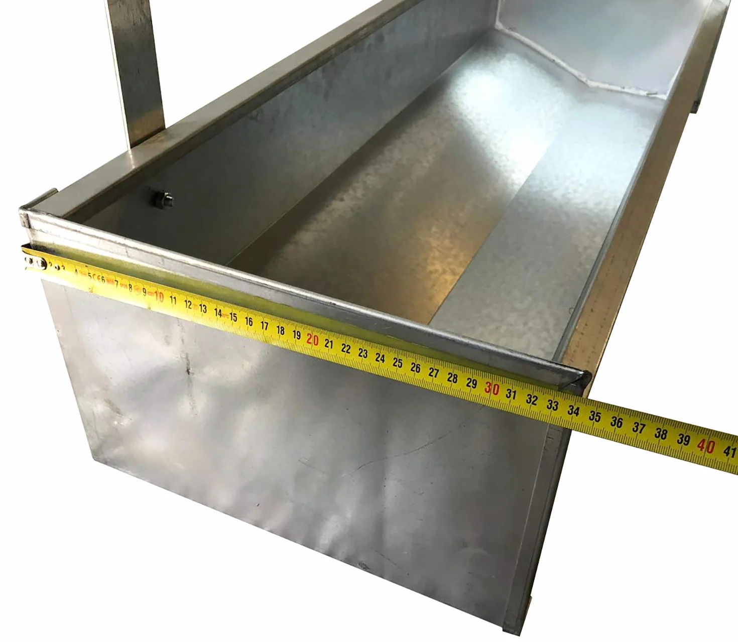 Mangiatoia Abbeveratoio Lineare Multiuso in Acciaio Zincato per Agnelli, Suini, Maialini, Pecore, Capre ed altri. Adatta per Mangime Secco e per Liquidi. Cm 101 x 34 x H 22