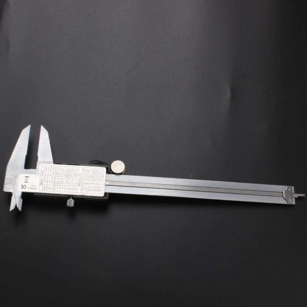 SQUADO - Calibro a Corsoio Digitale, Alta Precisione, Ampia Applicazione, Facile Utilizzo, per Professione o Hobby