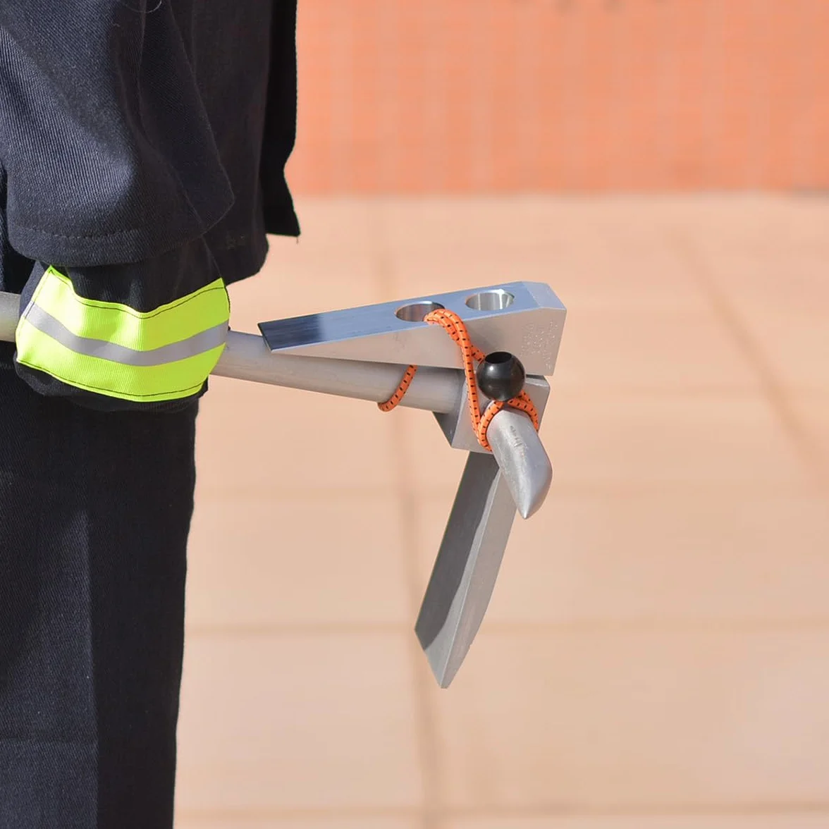 Cuneo in alluminio per vigili del fuoco con corda elastica, resistente e pratico, cuneo antincendio in metallo da abbinare ottimo con attrezzi Halligan o FuBar, realizzato in alluminio 6061-T6