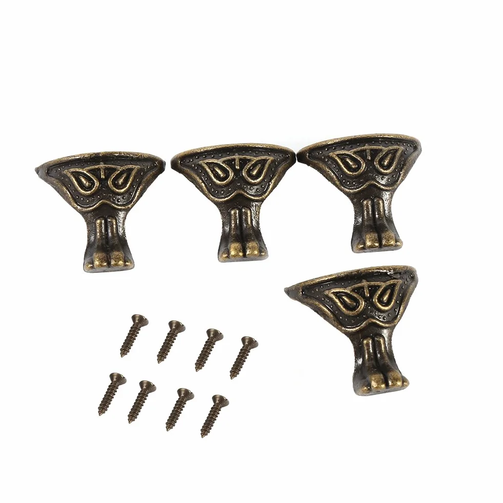 Protezione Angolare,4 pezzi Ottone Stile Retrò Antico Piedini per Mobili Protezione Scatola di Legno Portagioie Tavolo Dispositivo di Protezione D'angolo con Vite di Montaggio Usato per Scatola di Gio