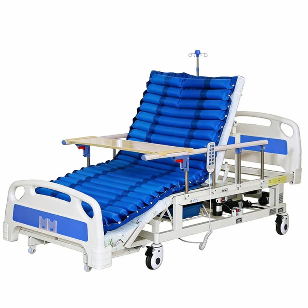 Letto ospedaliero elettrico Premium per terapia intensiva, inclinazione laterale, letto medico elettrico con materasso e asta portaflebo, tavolo da pranzo e ruote da con freno (bed)