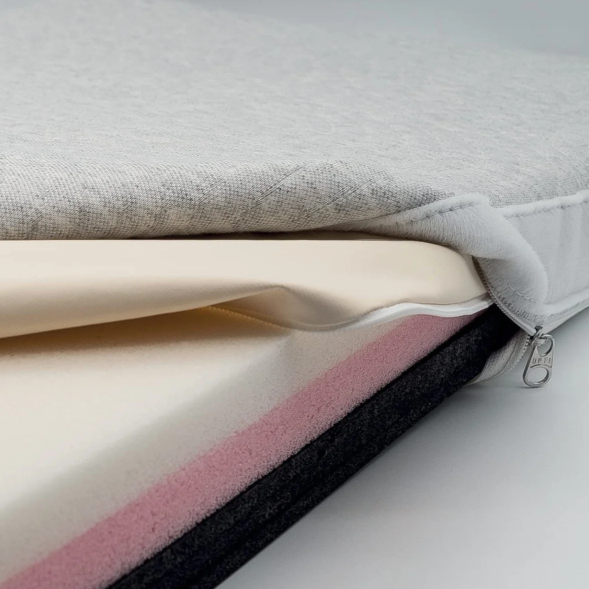 Globus | Tappeto Mat 100 In Memory Foam Con 4 Solenoidi, Accessorio per Magnetoterapia, Trattamenti Su Superfici Ampie Come la Colonna Vertebrale, Utile Nel Caso di Zone Infiammate e Dolenti, 70x44cm