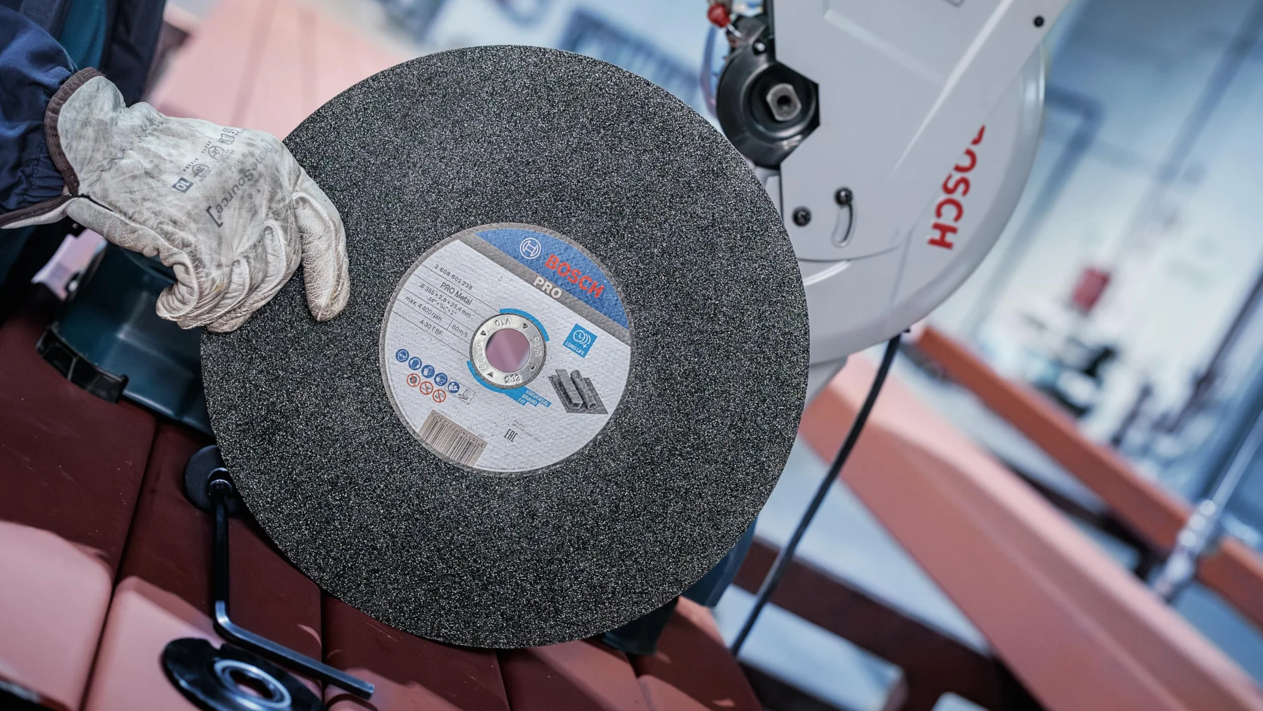 Bosch 1x Mola da taglio PRO Metal di lunga durata per troncatrici, foro 25,4 mm (per Acciaio, Ø 305 mm, Professional Accessorio Troncatrice)