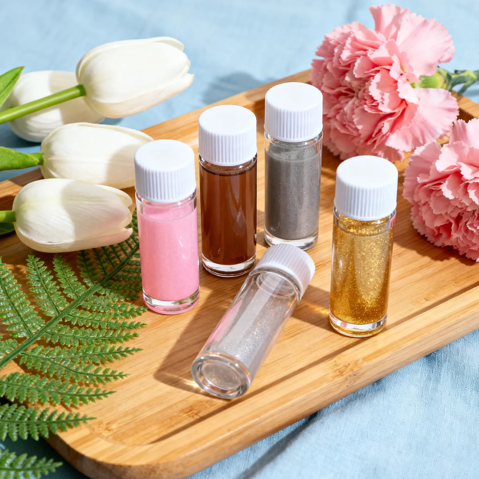 24 Pezzi Piccola Bottiglie di Vetro Campione,5ml Fiale di Vetro Trasparente Essential Oil Sample Glass Bottle Vial con Tappo a Vite in Plastica Contenitore