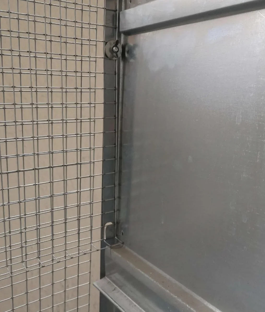 GABBIA PER PULCINI IN RETE DI ACCIAIO ZINCATO-CON ABBEVERATOIO E MANGIATOIA-ANTITOPO-ROBUSTA E RESISTENTE CON STRUTTRA BULLONATA.DONATO ROCILA SRL (Le misure sono della Gabbia Montata)