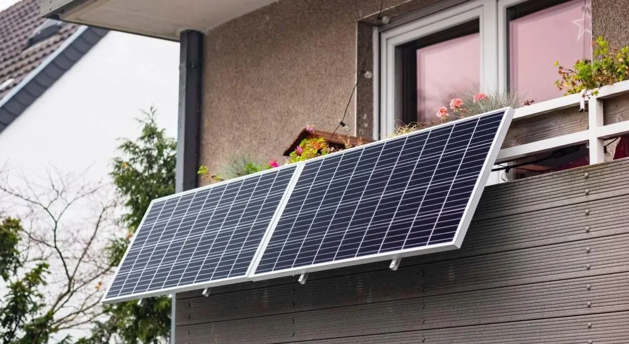 Kit Fotovoltaico per Balcone 820W, Inverter Micro 800W, Grigio Argento, WLAN