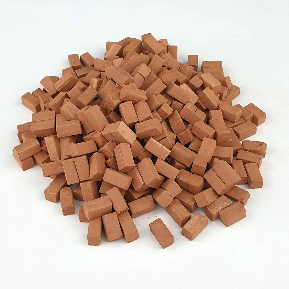 Pietra in miniatura. Pietra rossa a sezione quadrata 10 mm. (600u.)