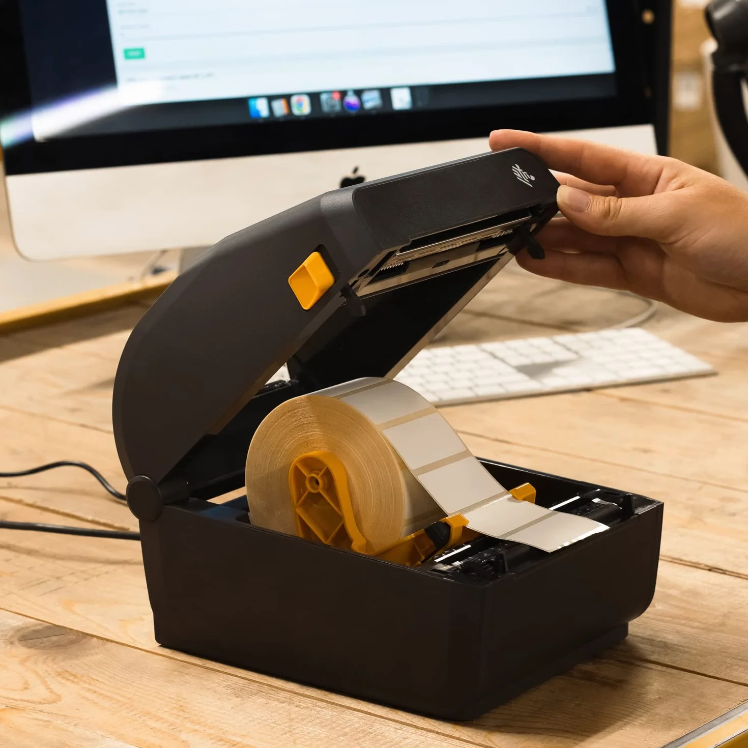 ZEBRA Tecnologie - Stampante termica diretta ZD421-203 dpi, USB, host USB, BTLE5 e connettività Ethernet - Adatta per applicazioni logistiche, manifatturiere, di vendita al dettaglio e sanitarie