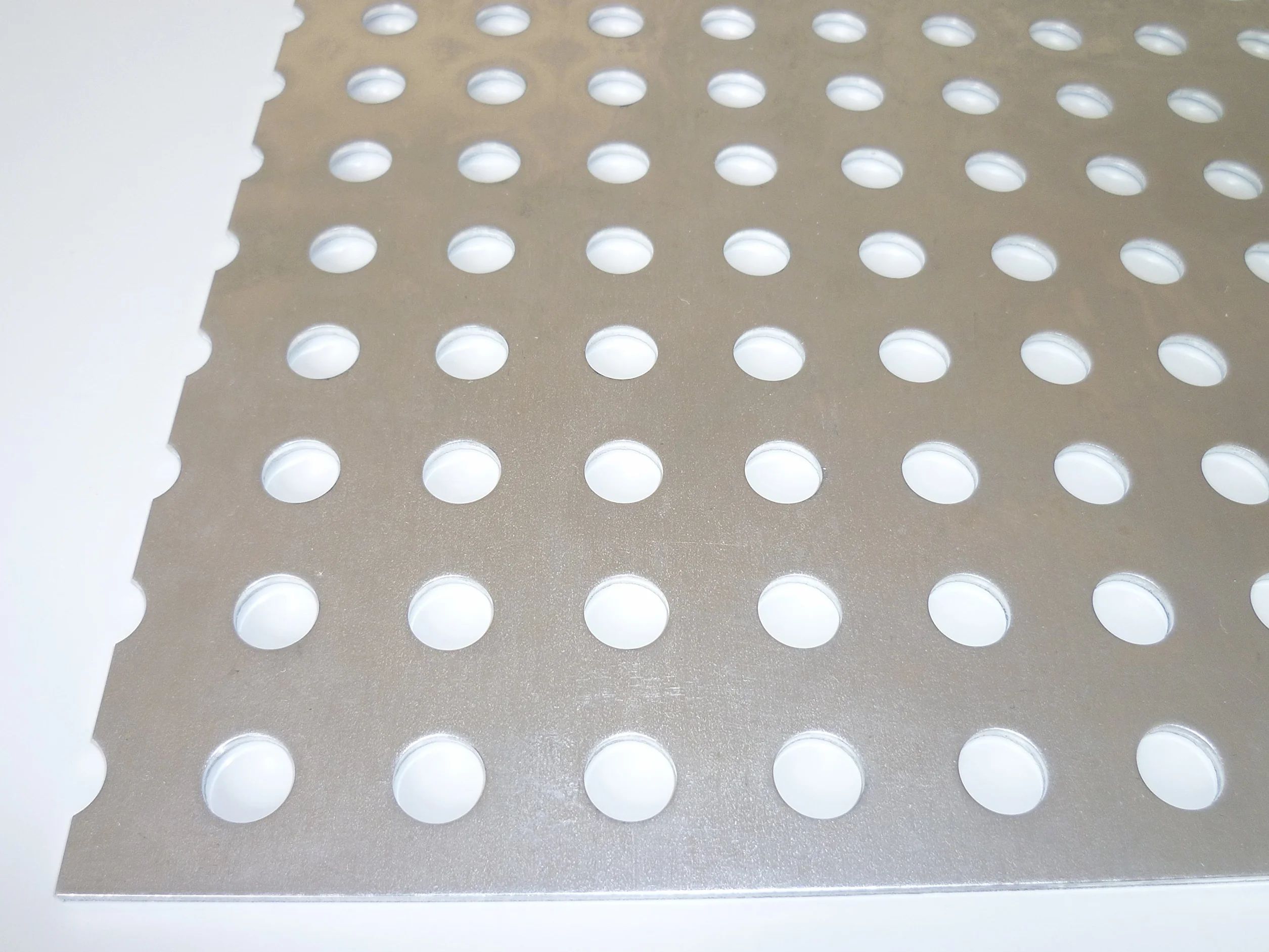 B&T Metall Lamiera forata in alluminio, spessore: 2 mm, diametro fori: 10 mm, allineamento fori diritti, RG 10-20