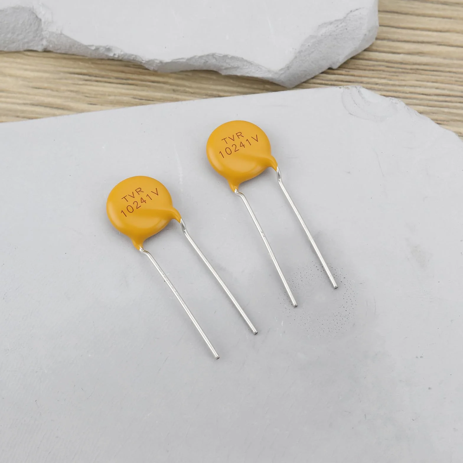 10x Varistore In Ossido Metallico TVR10241V 240V 150AC 200DC Compatibile Con TKS Protezione Contro Le Sovratensioni