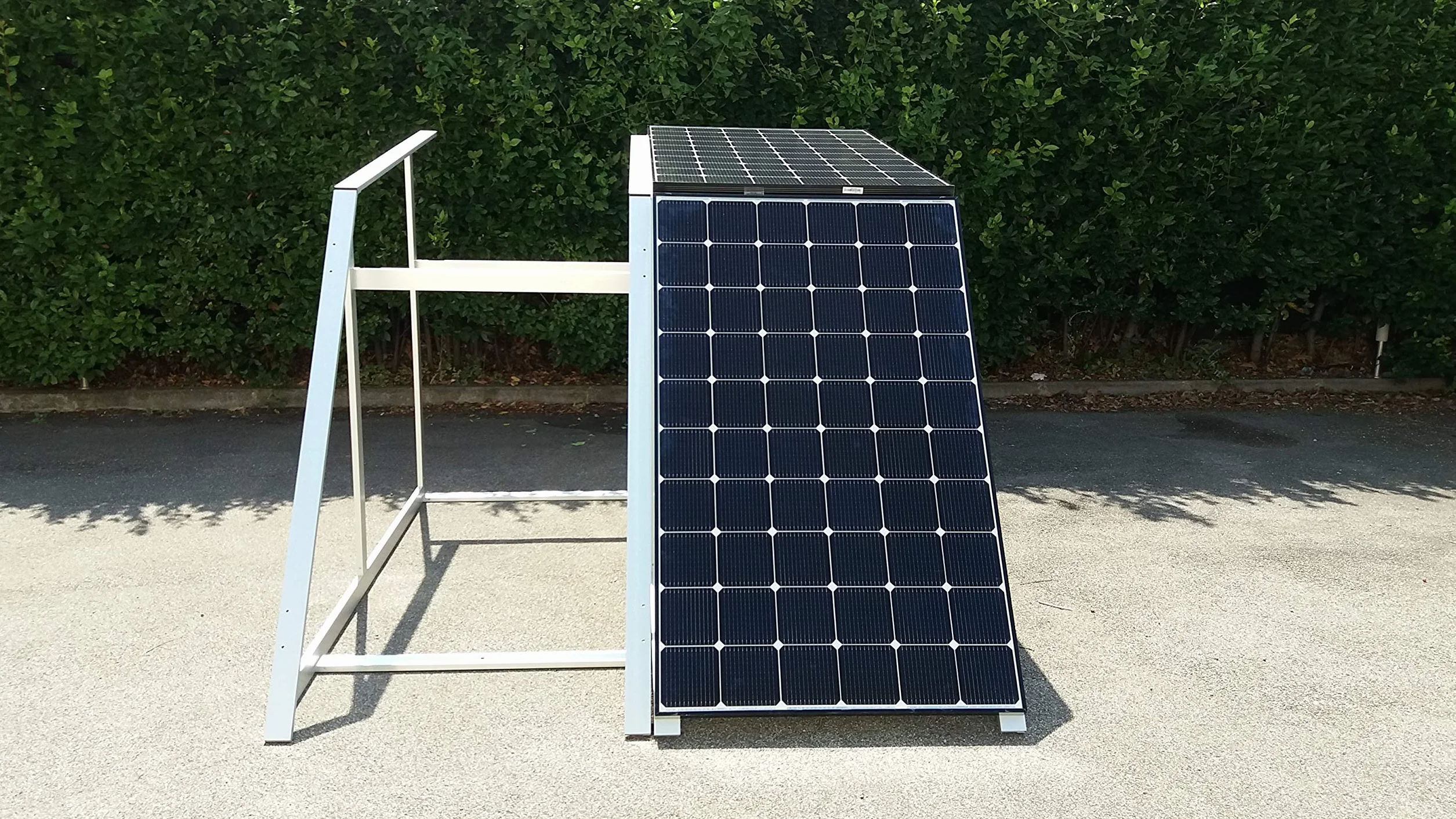 struttura accoppiabile ed orientabile per pannelli solari fotovoltaici. che consente il posizionamento a terra in giardino, su piazzali o tetti piani, tecnidea S1solar