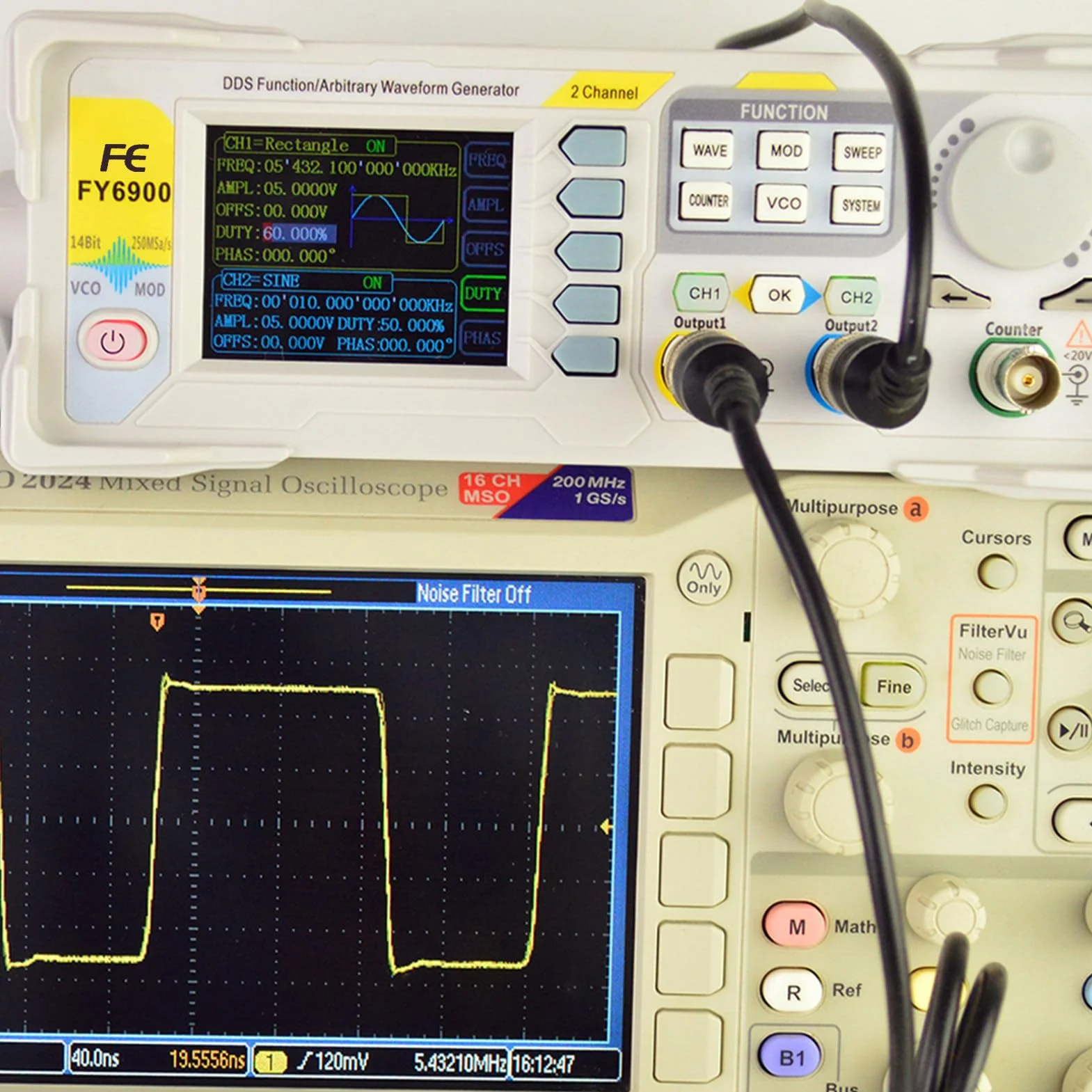 Fafeicy Generatore di Segnale DDS da 60 MHz, Generatore di Forme D'onda Arbitrarie con Funzione a Doppio Canale Ad Alta Precisione con LCD TFT da 2,4 Pollici, Modulazione AM FM (Spina europea