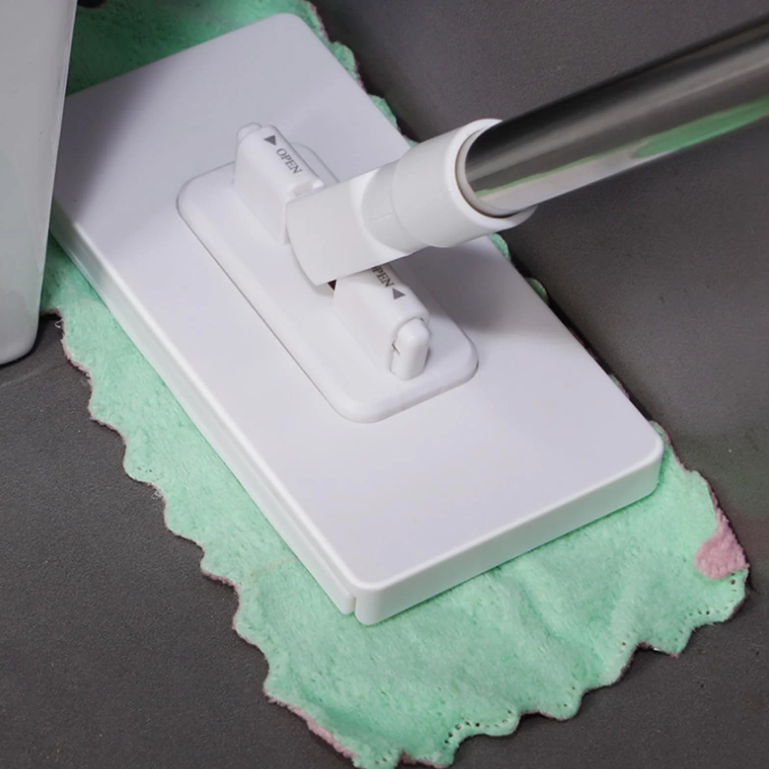 Kit MOP Domestica z 4 Panni Riutilizzabili Detergente Multiuso per Laminato Piastrelle Legno