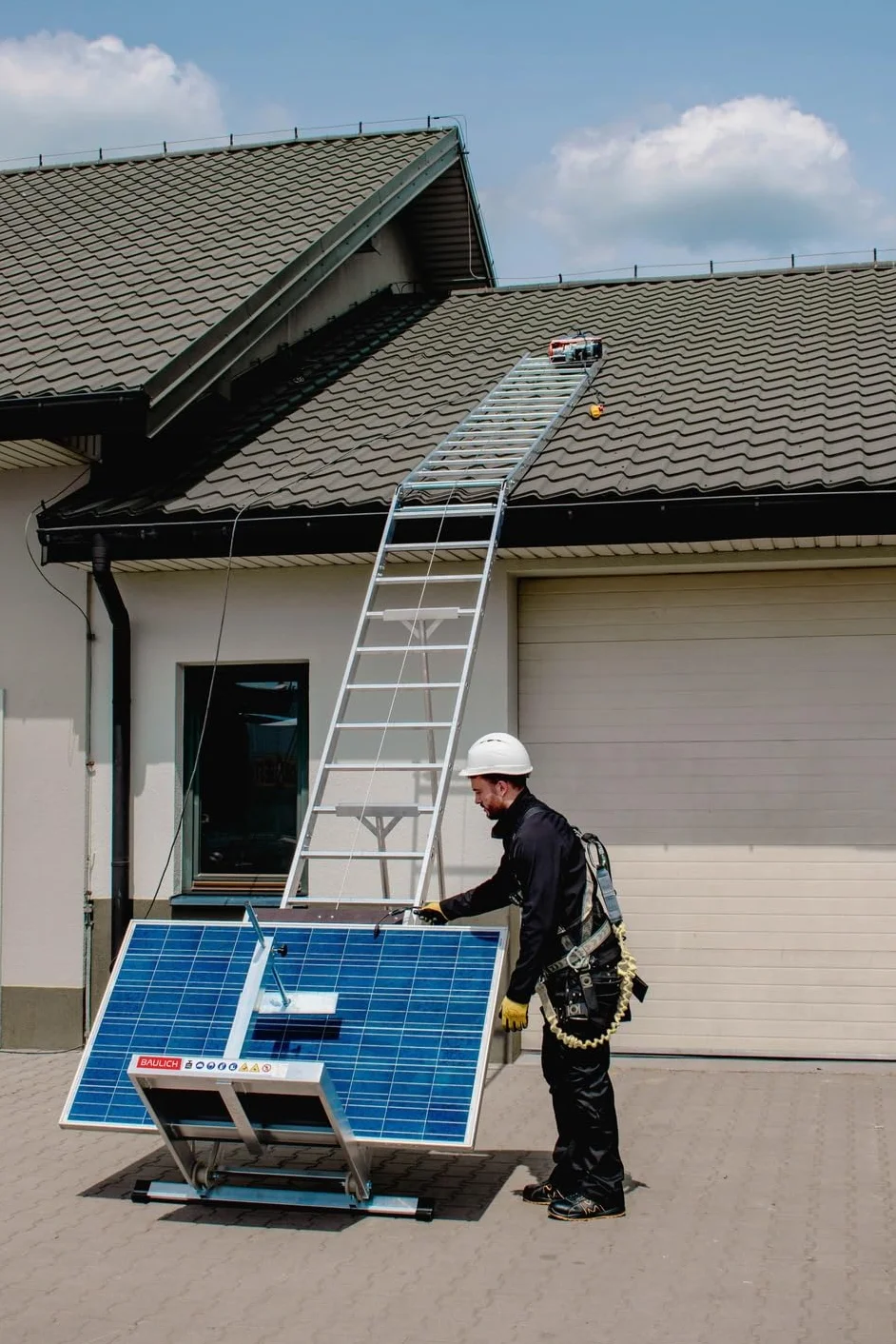 Ascensori per Pannelli Fotovoltaici - Altezza di Sollevamento 12 m - Portata Fino a 0,12 t - Dimensioni 63 x 1250 cm - in Alluminio Leggero