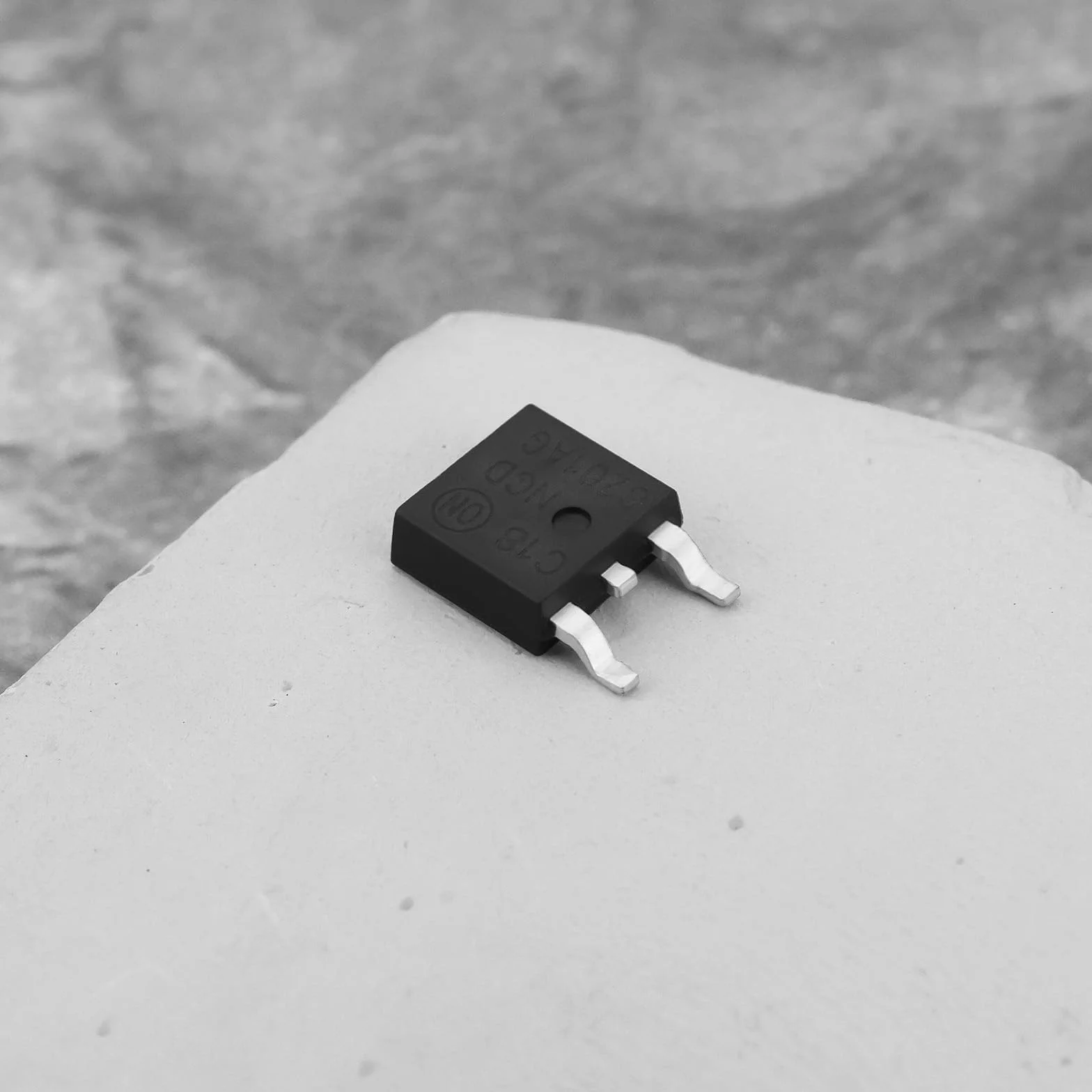 4 Pezzi NGD8201AG IC Chip TO-263 Circuito Integrato Per Lavori Di Circuiti Domestici Fai Da Te