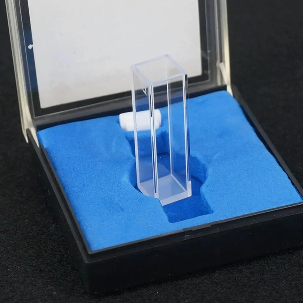 Cuvetta in quarzo da 3,5 ml con percorso da 10 mm, coperchio, lucidatura a 4 facce
