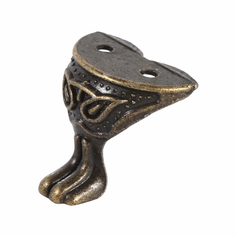 Protezione Angolare,4 pezzi Ottone Stile Retrò Antico Piedini per Mobili Protezione Scatola di Legno Portagioie Tavolo Dispositivo di Protezione D'angolo con Vite di Montaggio Usato per Scatola di Gio