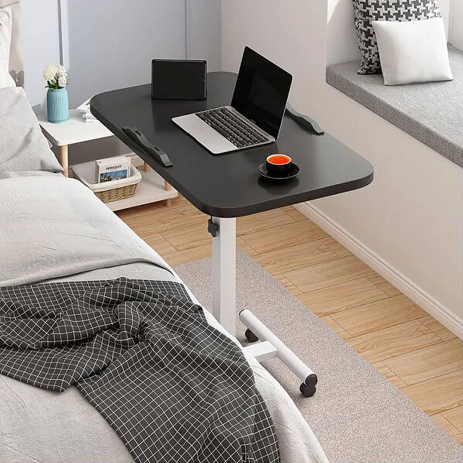 Tavolino da letto mobile con ruote, tavolino portatile sopra il letto, divano, altezza regolabile, tavolo per laptop, ospedale, infermieristica, tavolo da lettura (colore: bianco)