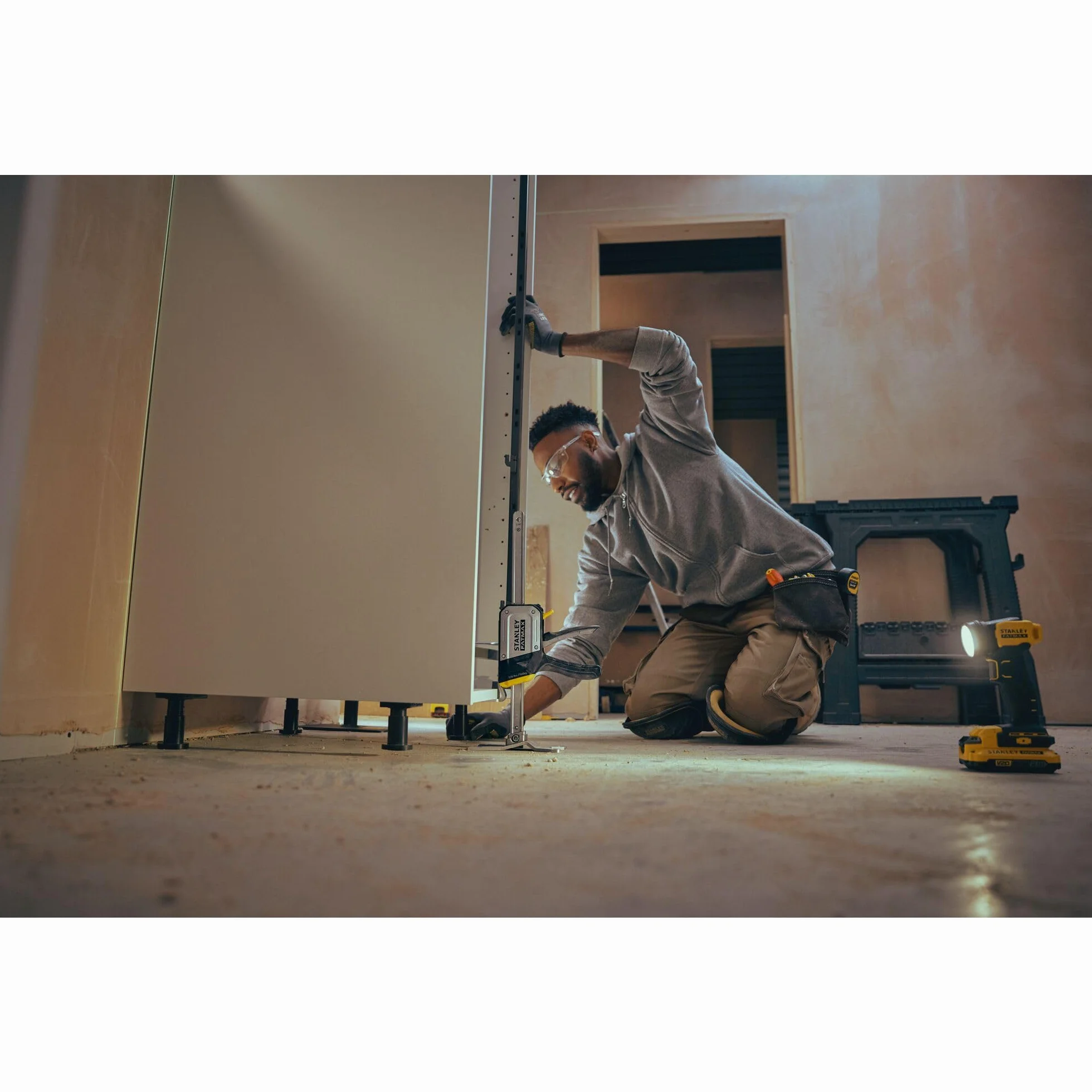 STANLEY FATMAX TradeLift Utensile multifunzionale per il sollevamento e la tenuta (fino a 150 kg), il livellamento (2,5 mm) e la distensione (fino a 220 mm) (confezione doppia), FMHT83552-1