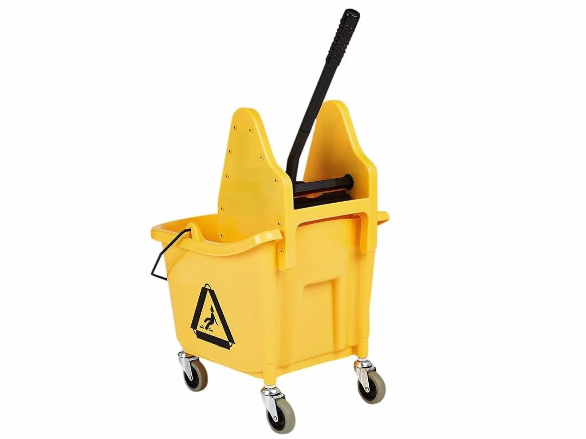 Amazon Basics Secchio per mocio Kentucky rettangolare 35 qt giallo con ruote e strizzatore a pressione