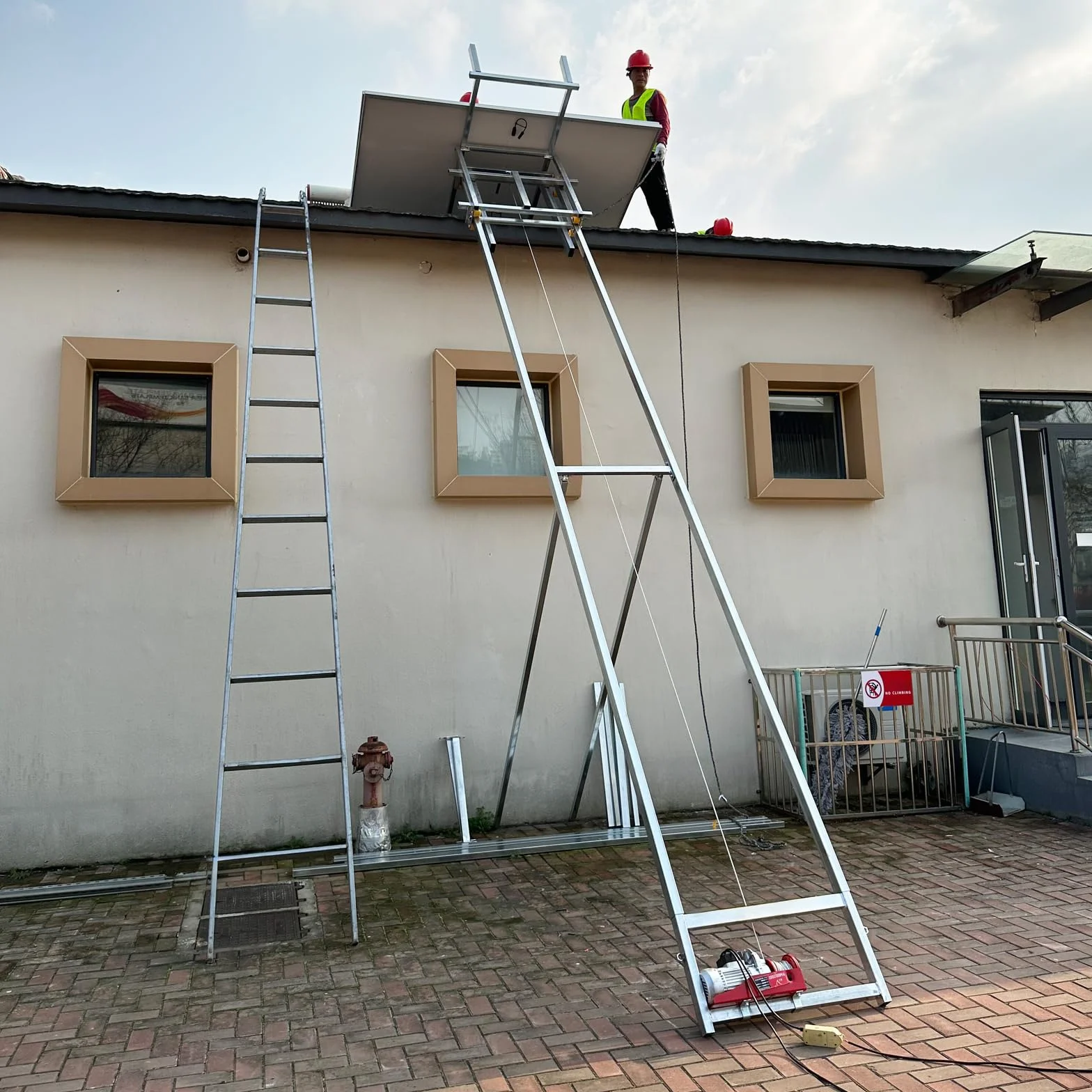 MSW Elevatore a scala 15 m Fino a 200 kg Costruzione verticale anche per tetti piatti Sollevatore materiali a scala Scala montacarichi per edilizia Elevatore per materiali da costruzione