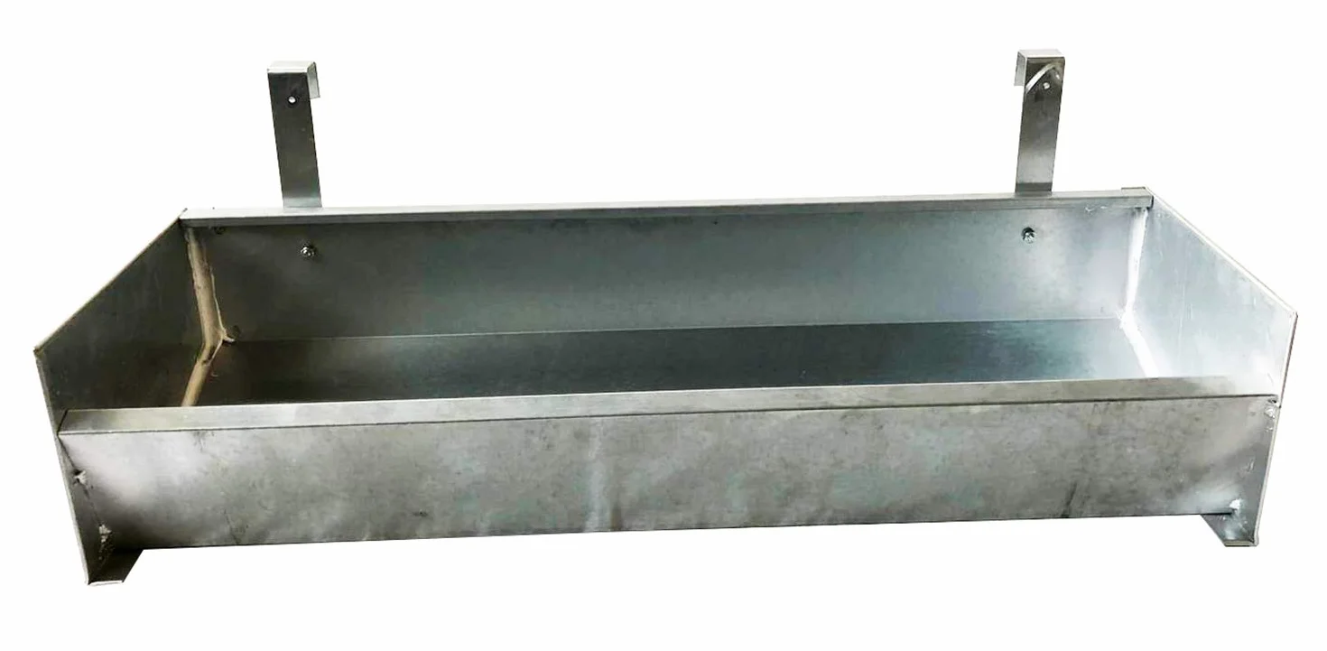 Mangiatoia Abbeveratoio Lineare Multiuso in Acciaio Zincato per Agnelli, Suini, Maialini, Pecore, Capre ed altri. Adatta per Mangime Secco e per Liquidi. Cm 101 x 34 x H 22