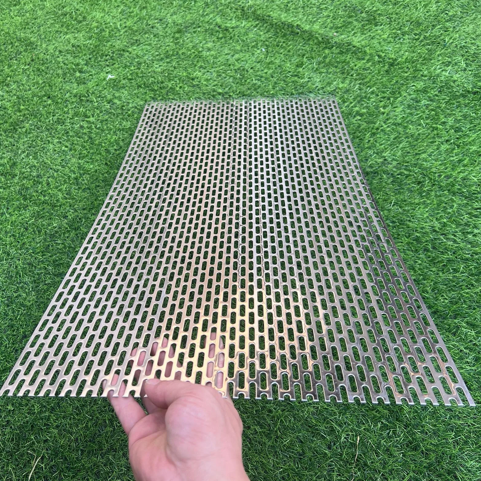 Lamiera perforata 762 mm x 381 mm, spessa 1,1 mm, fori allungati da 0,2 x 0,8 pollici (circa 5 x 20 mm), lamiera perforata in acciaio inossidabile 304, piastra di schermatura, piastra decorativa