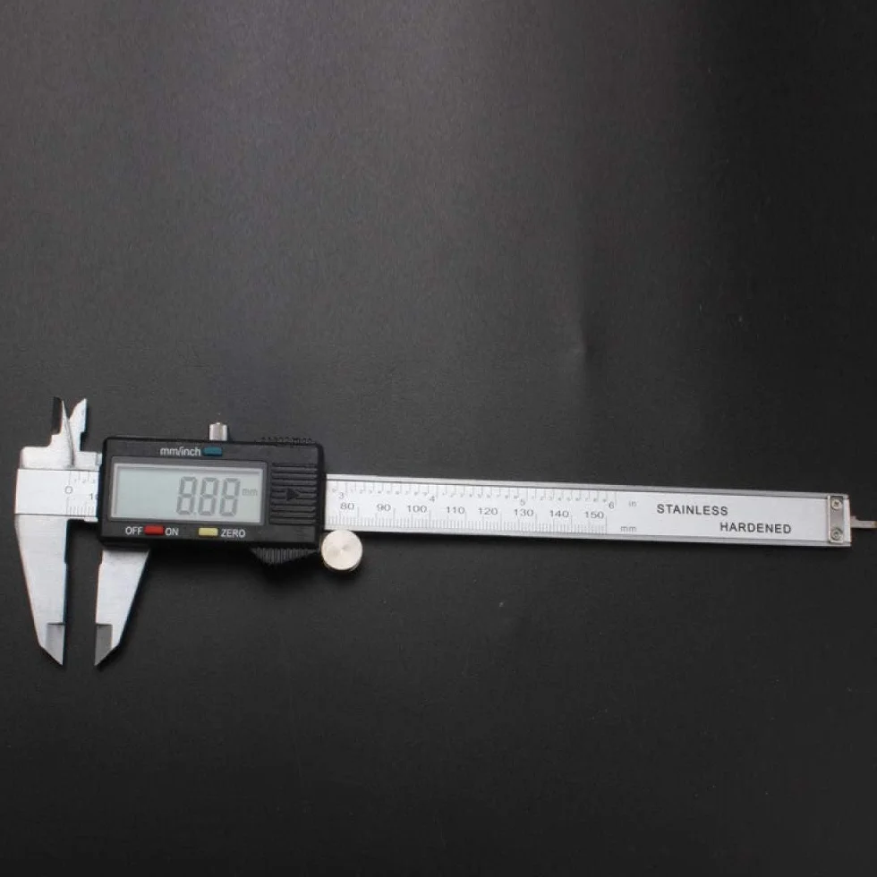 SQUADO - Calibro a Corsoio Digitale, Alta Precisione, Ampia Applicazione, Facile Utilizzo, per Professione o Hobby