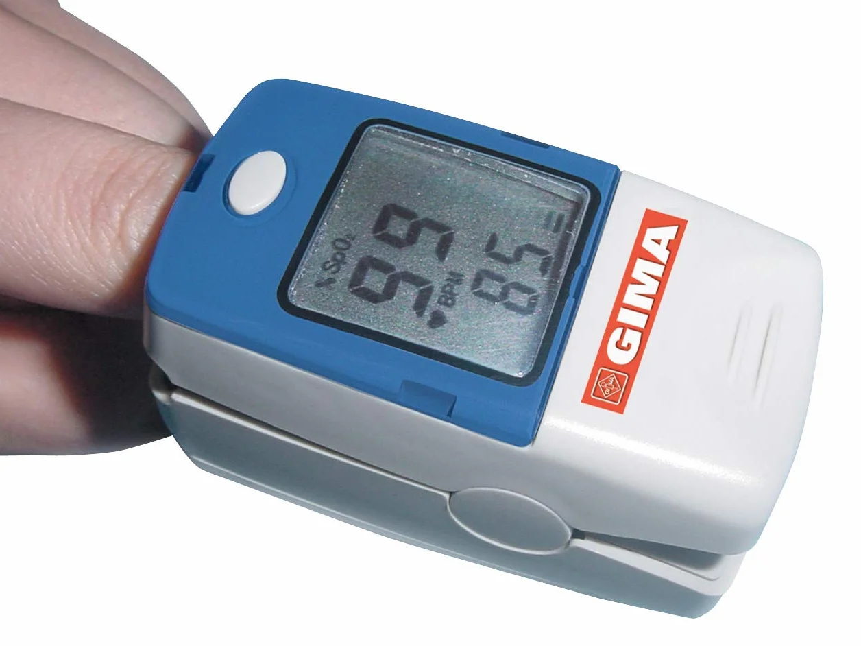 GIMA Oxy-5 Saturimetro Pulsoximetro da Dito, 10-22 mm, Portatile, Saturazione Battito Perfusione, Display LCD, Allarmi Visivi Acustici