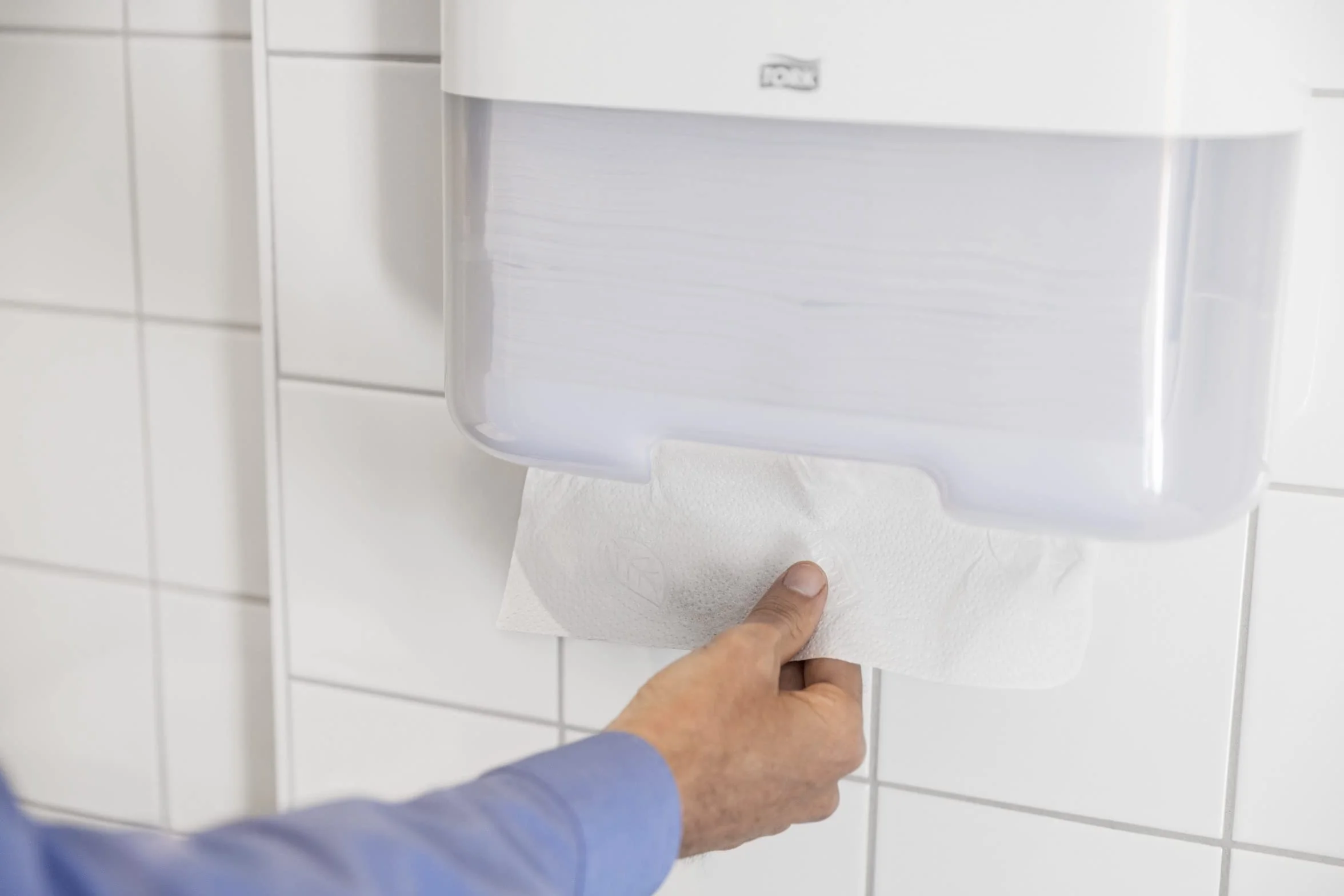 Tork 553000 Dispenser asciugamani piegati a V/C bianco Elevation Design H3