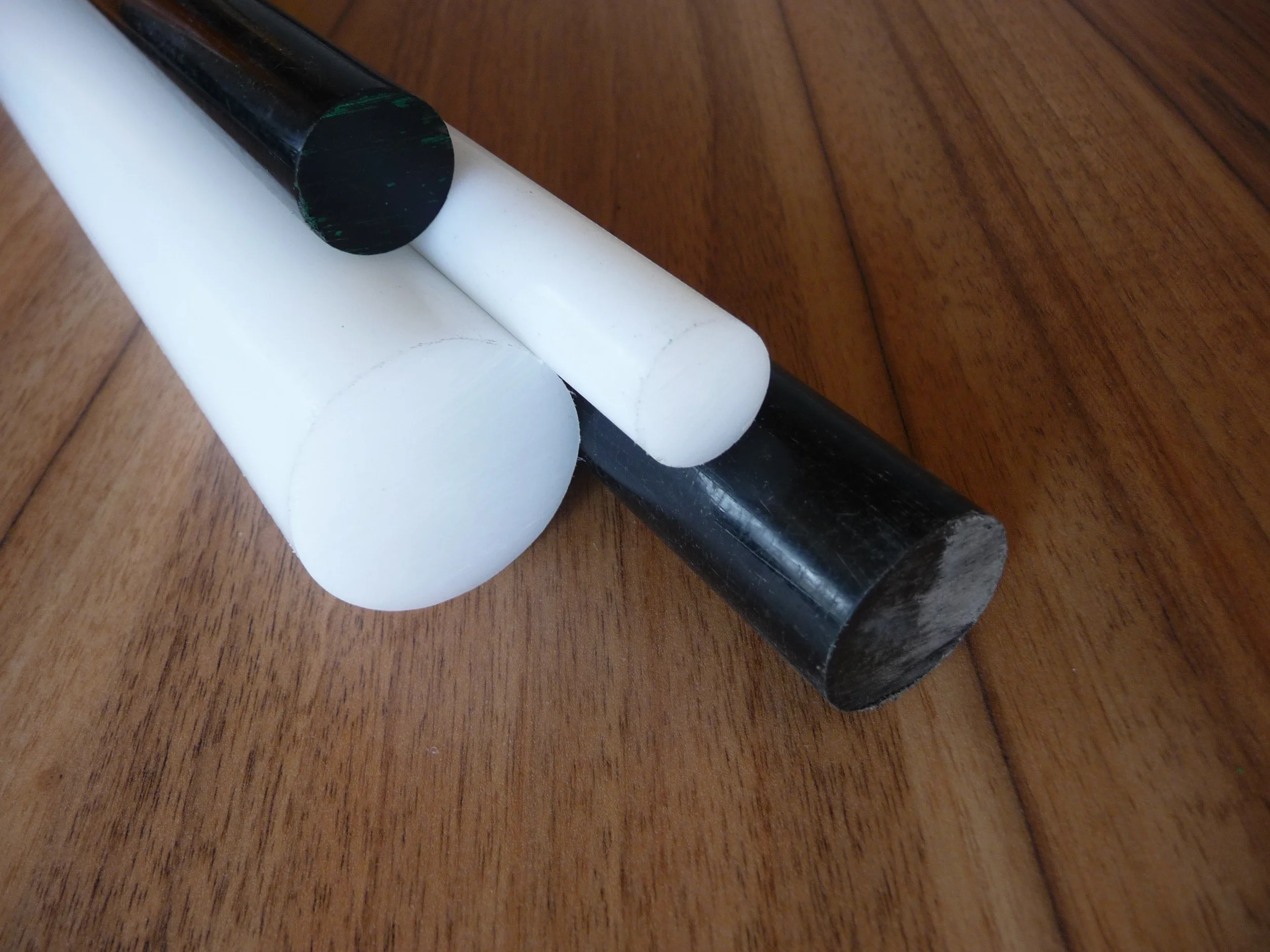 Barre tonde piene POM nero Ø 28 mm lunghe 250 mm Acetale alt-intech®