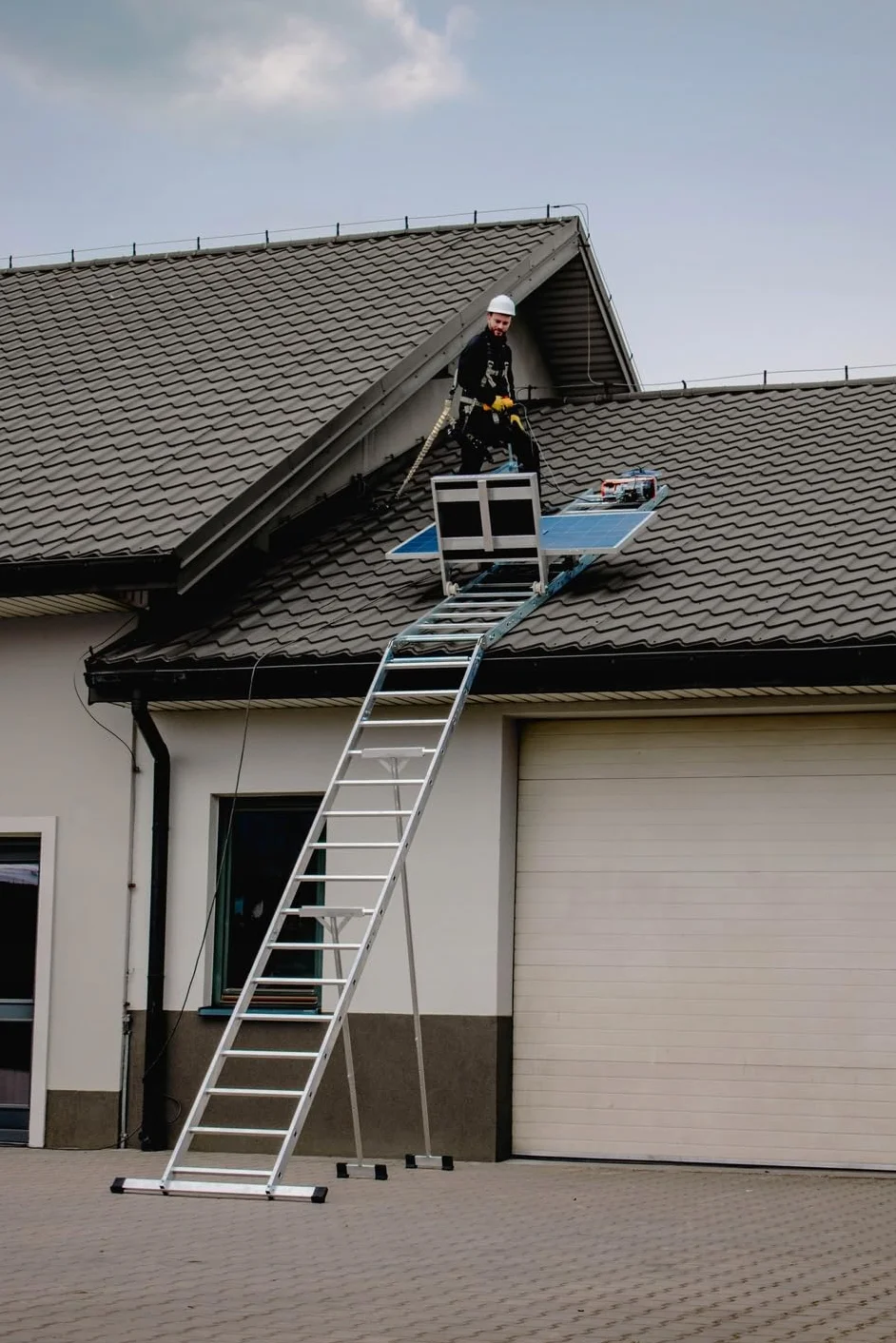 Ascensori per Pannelli Fotovoltaici - Altezza di Sollevamento 12 m - Portata Fino a 0,12 t - Dimensioni 63 x 1250 cm - in Alluminio Leggero