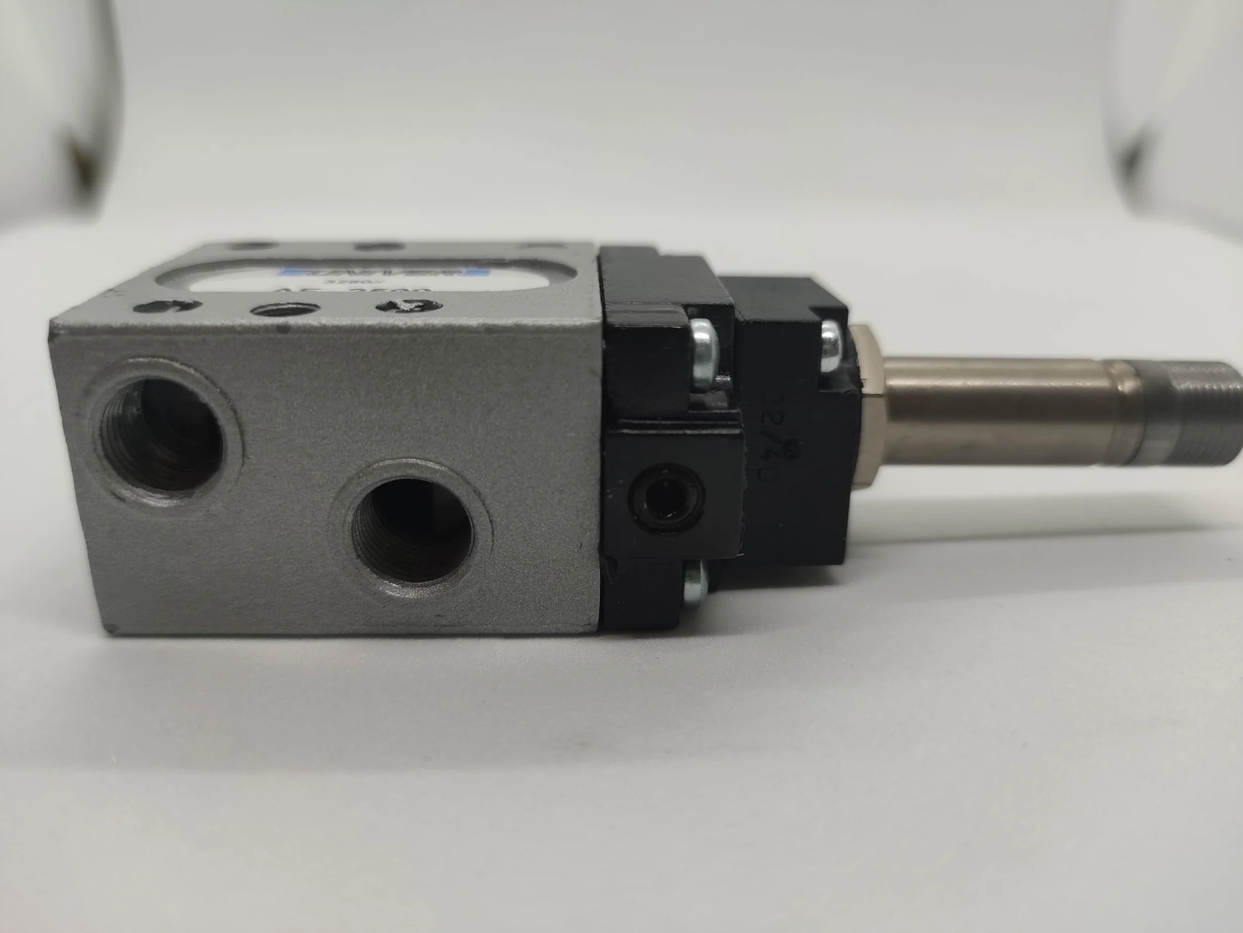 AF-2520 UNIVER ELETTROVALVOLA PNEUMATICA AD OTTURATORE 3/2 G 3/8"