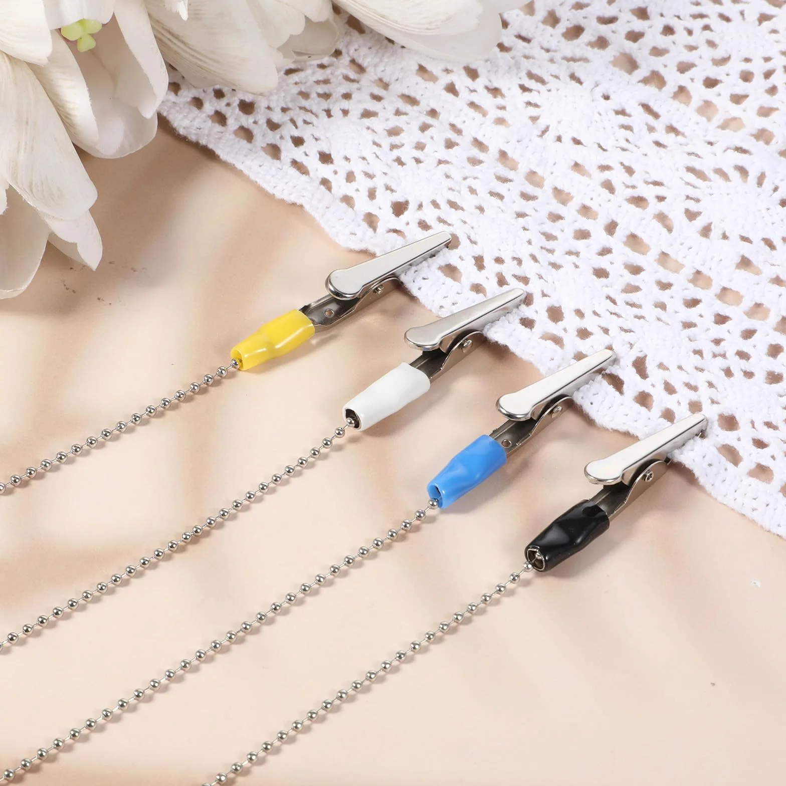 Clip porta bavaglini con catena in metallo per clinica odontoiatrica colorate