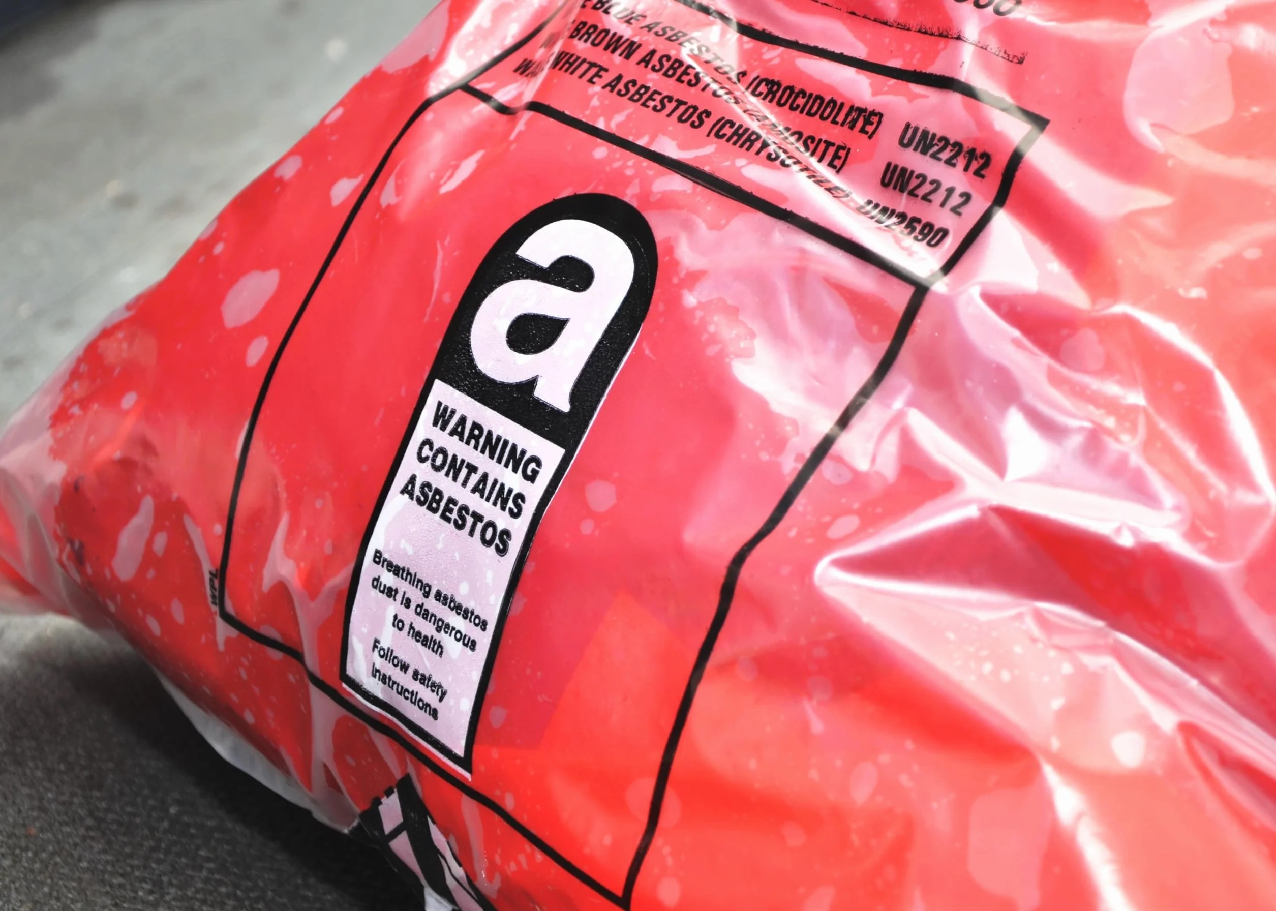 Sacchetti per rifiuti di amianto resistenti, 120 x 90 cm, contrassegnati UN2212/UN2590, capacità 30 kg, confezione da 5, resistenti agli strappi, colore: rosso e trasparente (5)