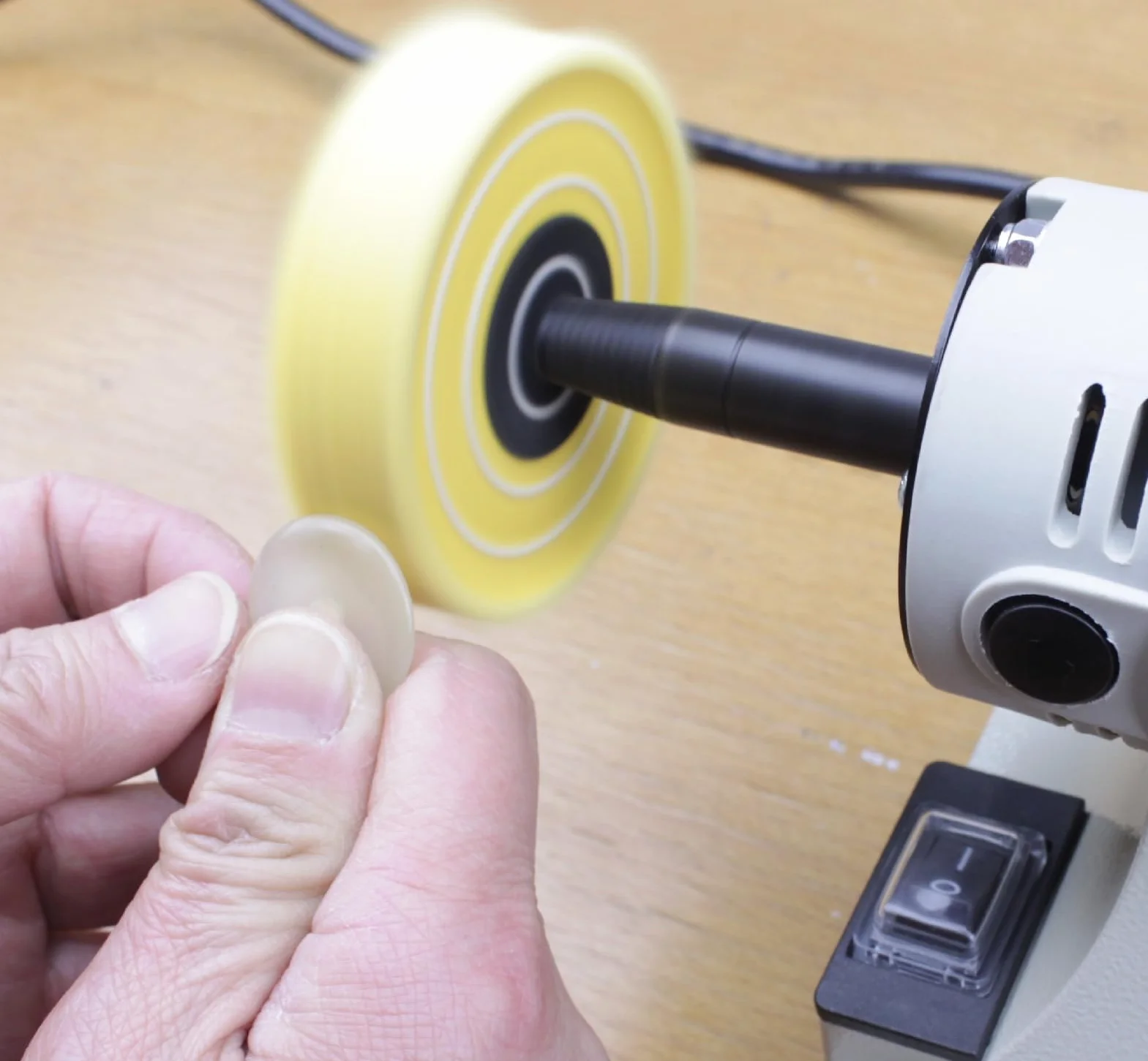Set di mole abrasive e lucidanti da 75 mm (7 pezzi). Adatto per mini-lucidatrici e trapani elettrici. Affilatura, rimozione della ruggine e lucidatura