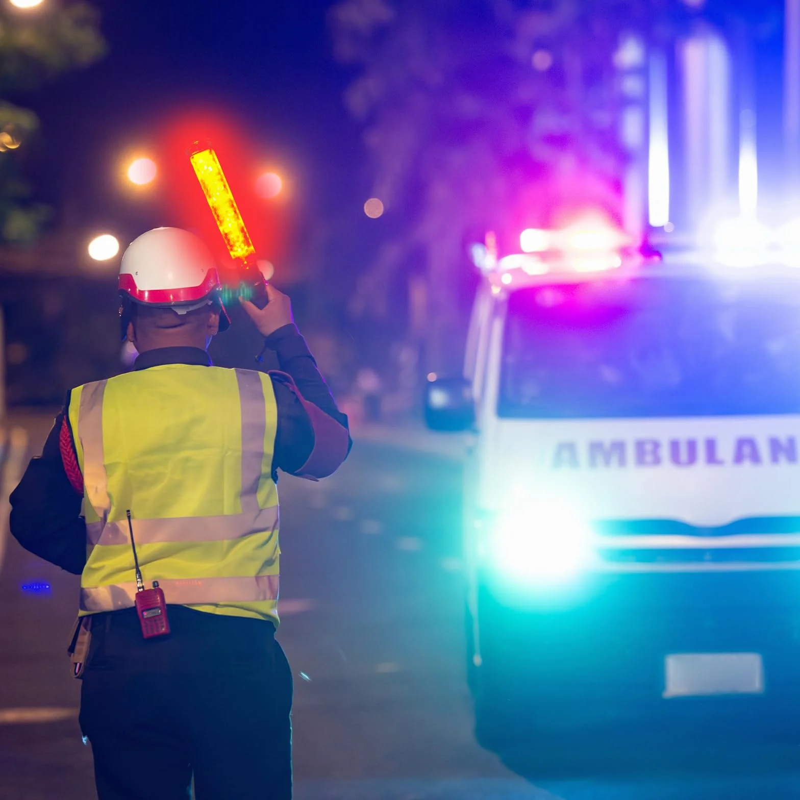 PATIKIL 4 Confezione 11 Pollice Bacchetta Segnaletica Traffico, Bacchetta Controllo Traffico Aereo Torcia LED con 3 Modalità Lampeggiante Clip Laterale Cinturino Polso Lanyard, Giallo