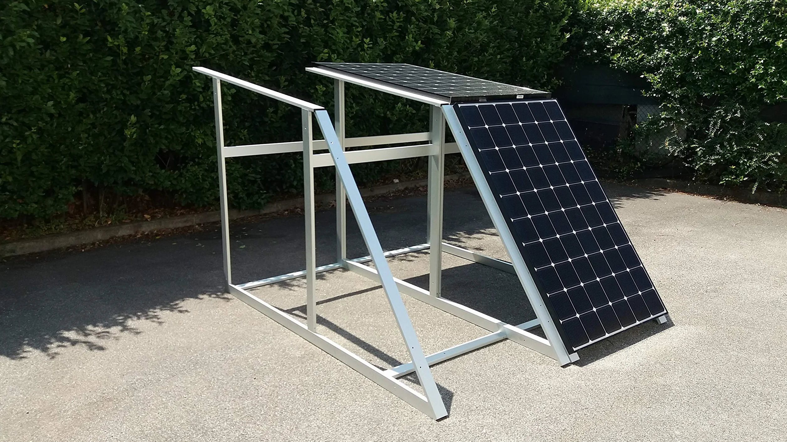 struttura accoppiabile ed orientabile per pannelli solari fotovoltaici. che consente il posizionamento a terra in giardino, su piazzali o tetti piani, tecnidea S1solar