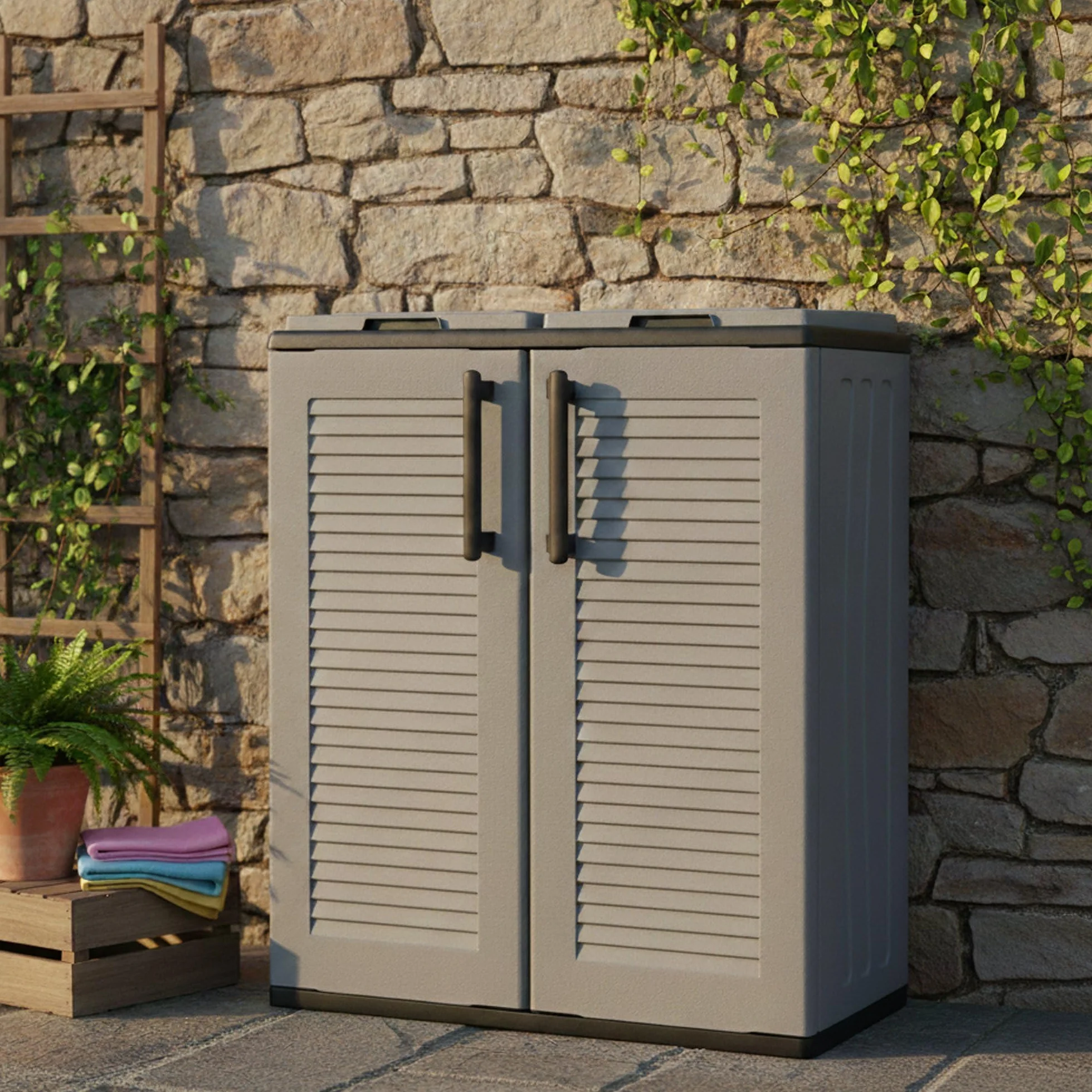Dmora - Pattumiera Aarschot, Cestino portarifiuti, Bidone per raccolta differenziata 2 ante, 100% Made in Italy, 68x37h84 cm, Grigio e Nero, Finitura righe